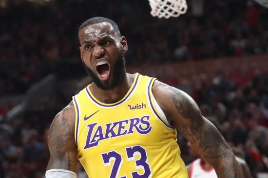 Prediciendo que James anotará 1er en la historia